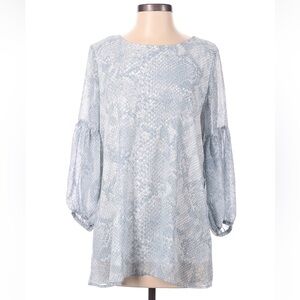 CalStyle Women’s Top Blue & White Snake Print Blouse Size Large NWOT